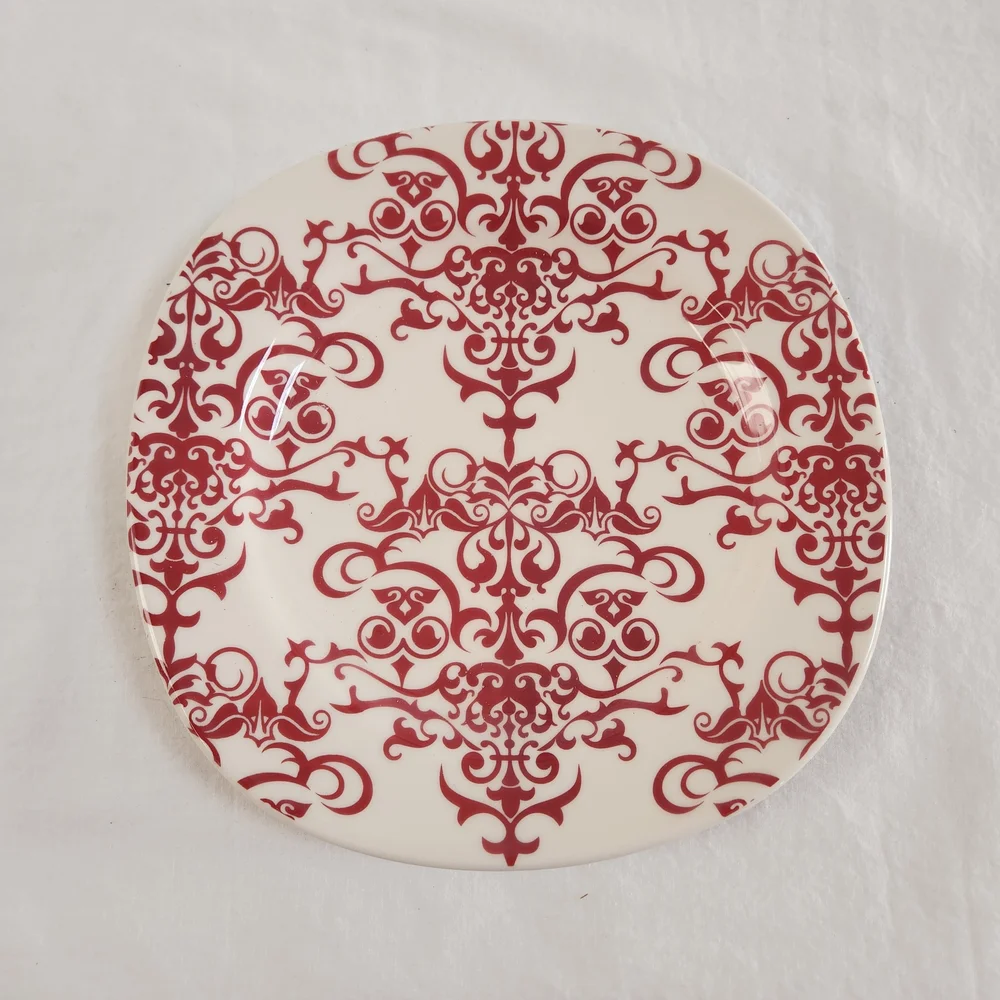 Pottery Barn VERSAILLES Red Dinner Plate